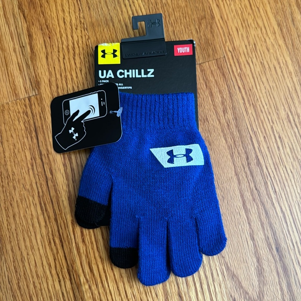 Boy’s UA tech touch fingertip gloves; NWT